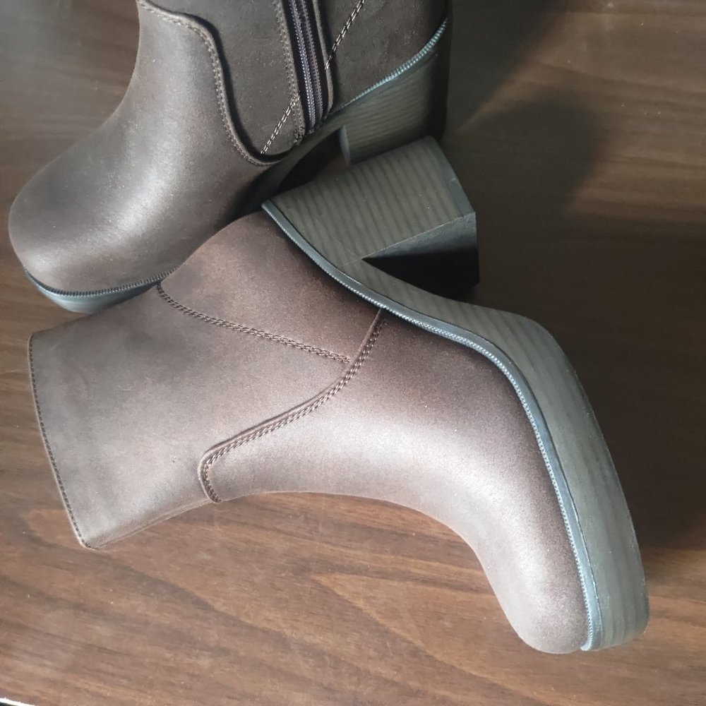 Unfurl- Low Ankle Booties Brown